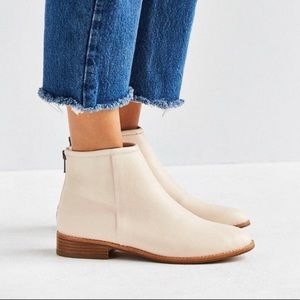 Poppy cream ankle boot